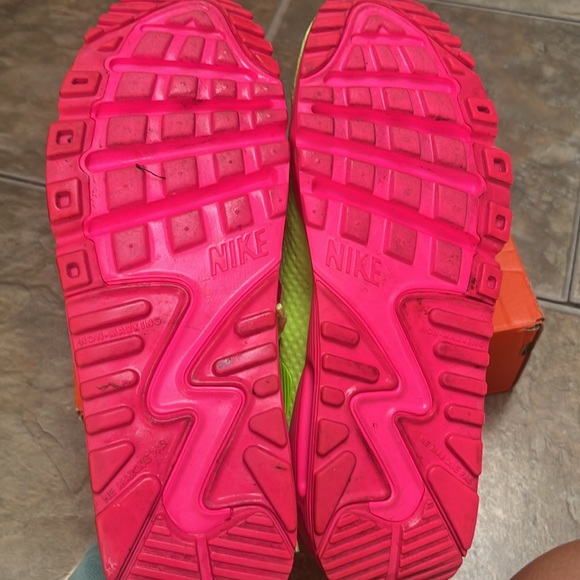 Nike Air Max sneakers size 7Y/8.5 women’s - Picture 5 of 7